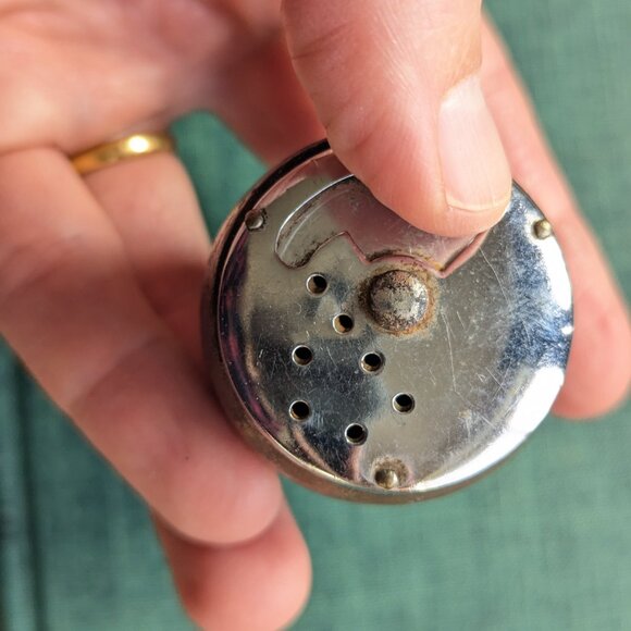 Vintage wood novelty bottle opener and pepper shaker - Picture 7 of 9